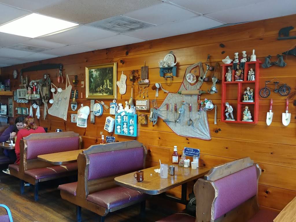 Town Square Cafe & Bakery | restaurant | 704 Veterans Memorial Dr, Tellico Plains, TN 37385, USA | 4232532200 OR +1 423-253-2200