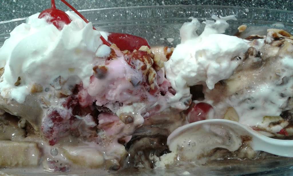 Braums Ice Cream & Burger Restaurant | restaurant | One W Main St, Yukon, OK 73099, USA | 4053543615 OR +1 405-354-3615