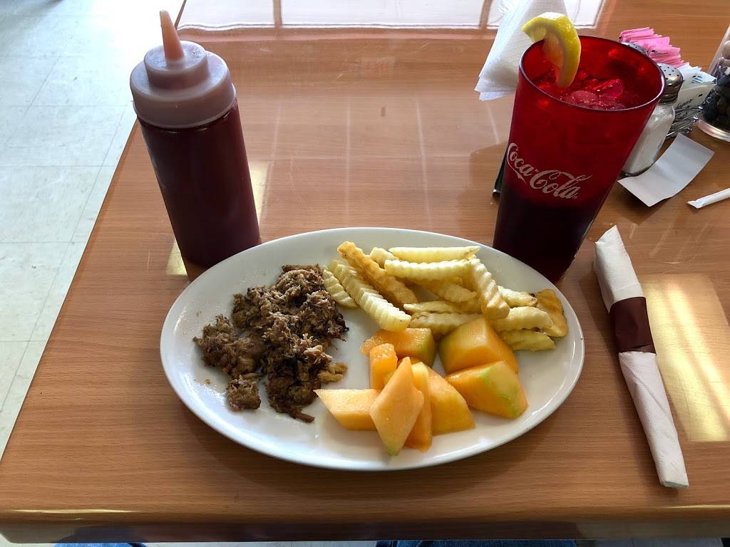 Gracies Steak and Seafood | restaurant | 120 E Old Us Highway 74 76, Lake Waccamaw, NC 28450, USA | 9106461307 OR +1 910-646-1307