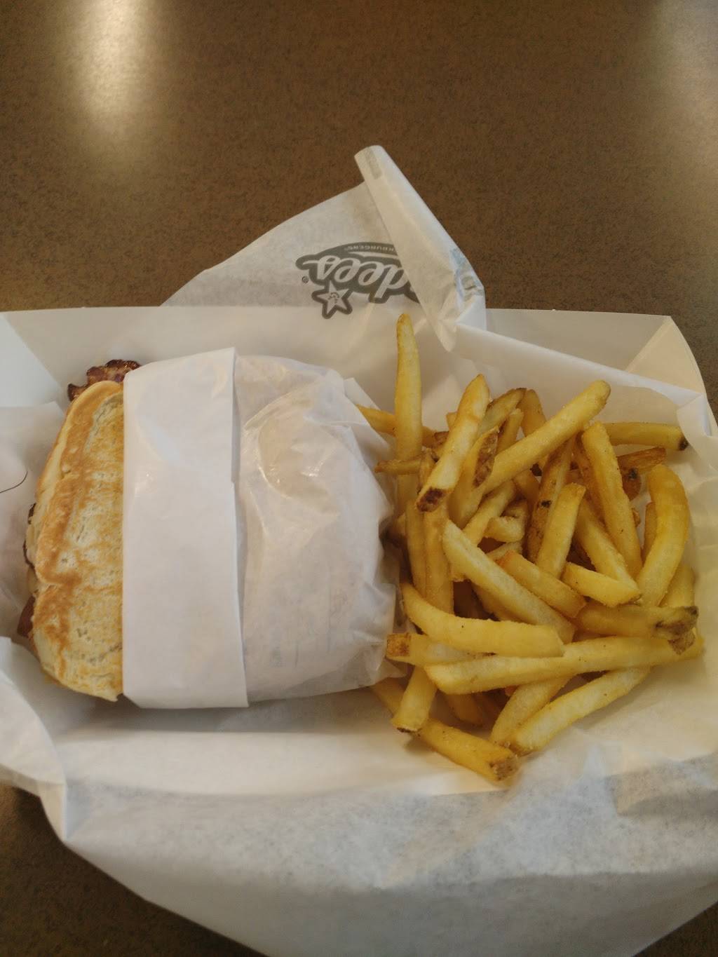 Hardees | restaurant | 2333 E High Ave, New Philadelphia, OH 44663, USA | 3303391944 OR +1 330-339-1944