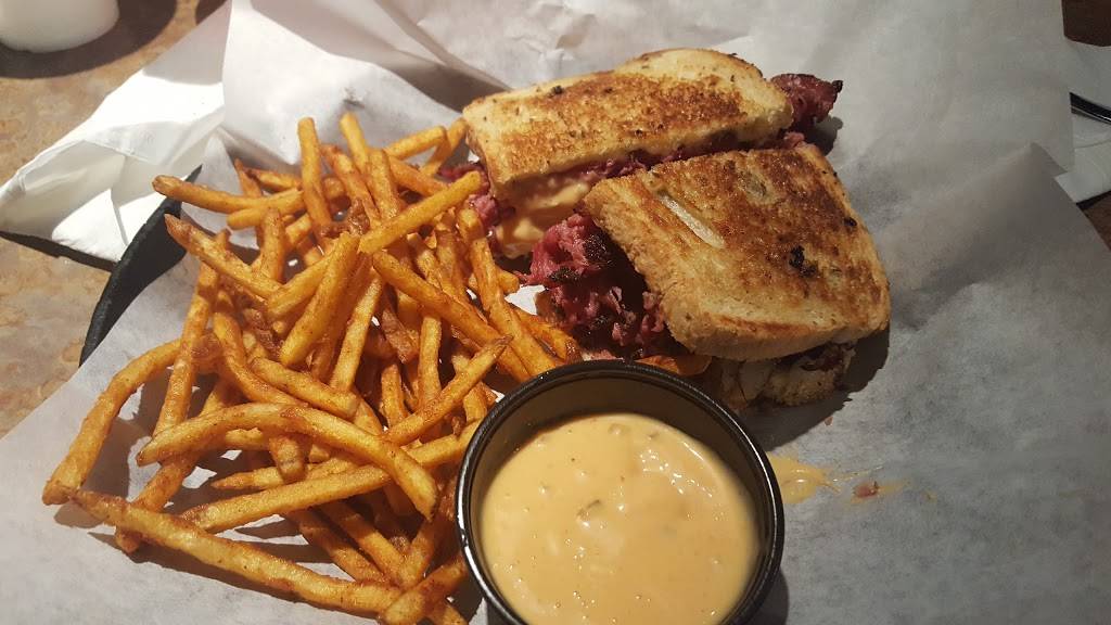 Grumpys Grill | restaurant | 2960 W Ina Rd, Tucson, AZ 85741, USA | 5202975452 OR +1 520-297-5452