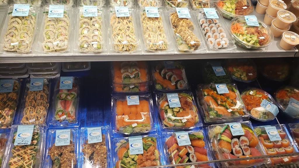 Young Circle Shopping Center | shopping mall | 100-1735 E Young Cir, Hollywood, FL 33020, USA | 3059471664 OR +1 305-947-1664