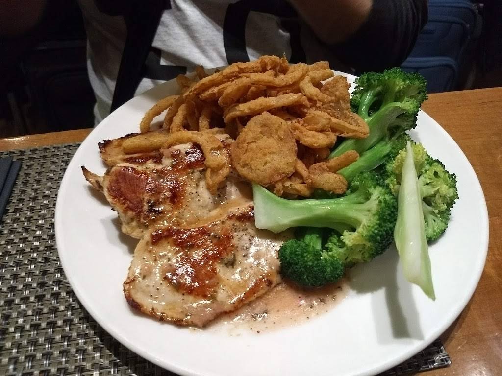 Legal Sea Foods | restaurant | B/C Connector, 8500 Essington Ave, Philadelphia, PA 19153, USA | 2672959300 OR +1 267-295-9300