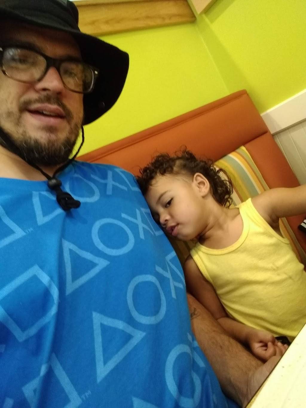 Captain Ds | restaurant | 1761 S Highland Ave, Jackson, TN 38301, USA | 7317362333 OR +1 731-736-2333