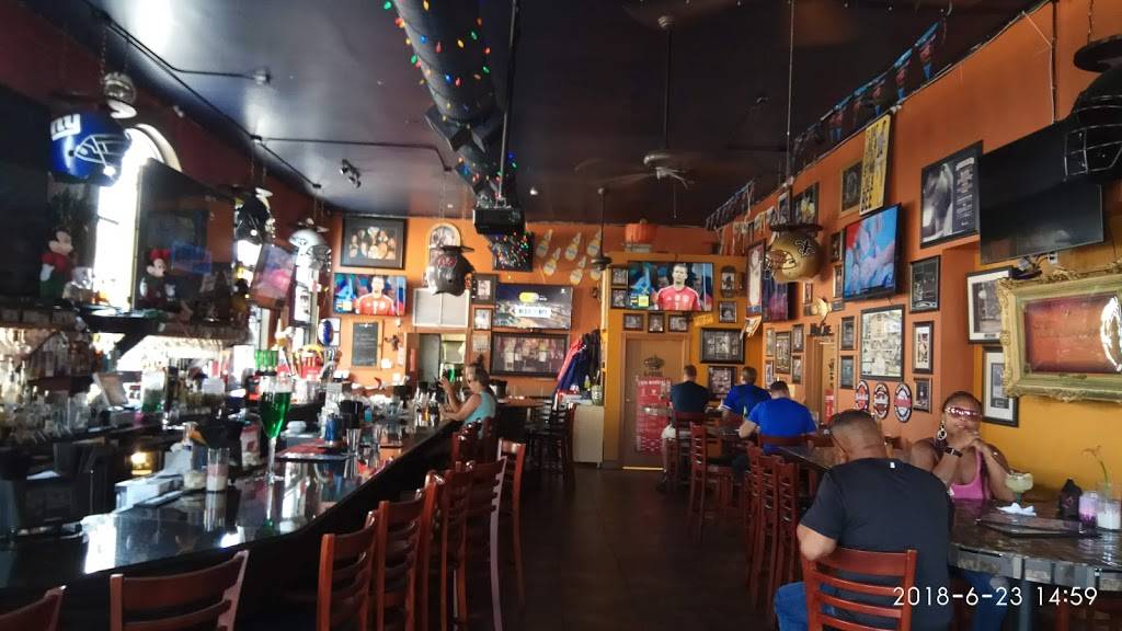 Hatfields Bar & Grill | restaurant | 30 Broadway, Kissimmee, FL 34741, USA | 4075305879 OR +1 407-530-5879