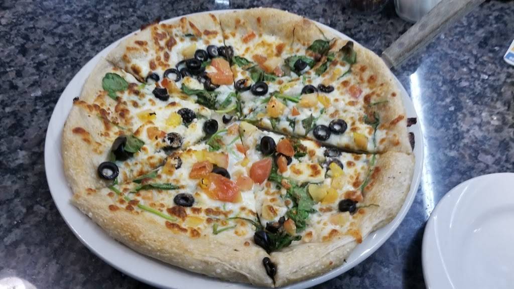 BBs Bar & Grille | restaurant | 2424 Cranberry Hwy, Wareham, MA 02571, USA | 7746784215 OR +1 774-678-4215