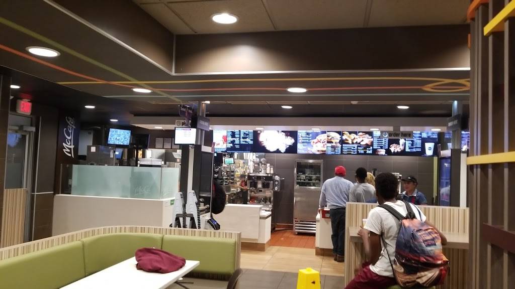 McDonalds | cafe | 6200 Annapolis Rd, Landover Hills, MD 20784, USA | 3013222650 OR +1 301-322-2650
