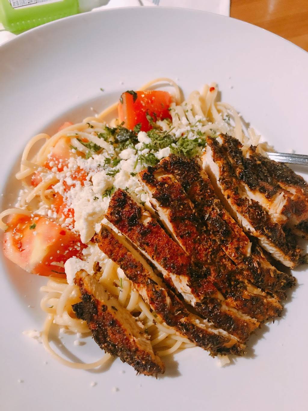 Hop Social Tavern | restaurant | 3405 W Chandler Blvd, Chandler, AZ 85226, USA | 4804854677 OR +1 480-485-4677