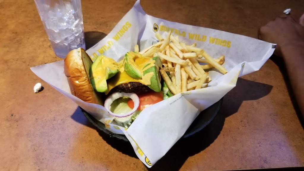 Buffalo Wild Wings | restaurant | 1045 Hanes Mall Blvd, Winston-Salem, NC 27103, USA | 3367609233 OR +1 336-760-9233