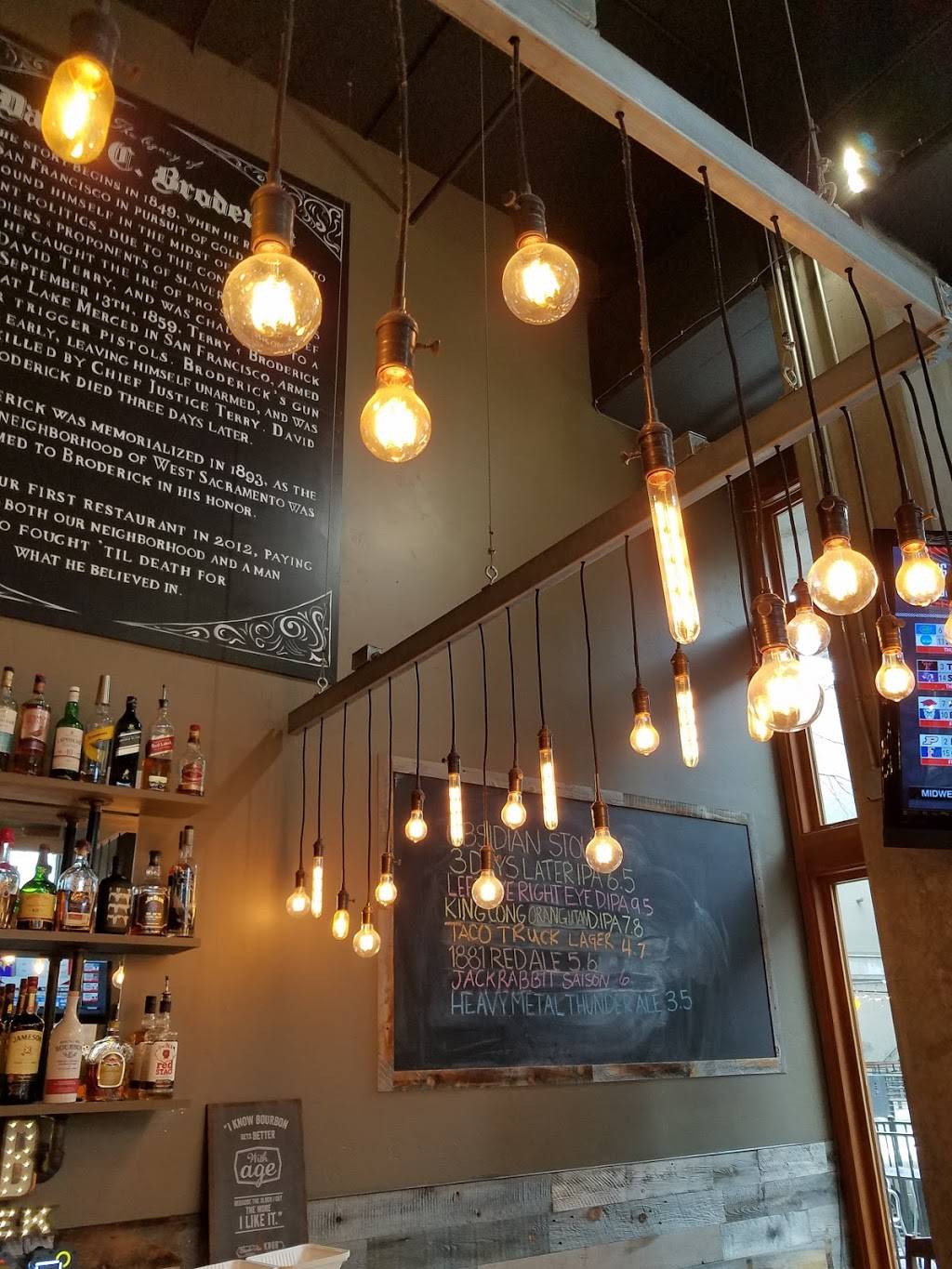 Broderick Roadhouse (Midtown) | restaurant | 1820 L St, Sacramento, CA 95811, USA | 9164699720 OR +1 916-469-9720