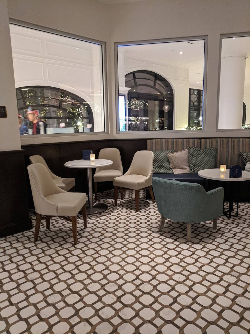 Le Petit Café | restaurant | 1080 Esplanade Ave, Lake Buena Vista, FL 32830, USA | 4079395277 OR +1 407-939-5277