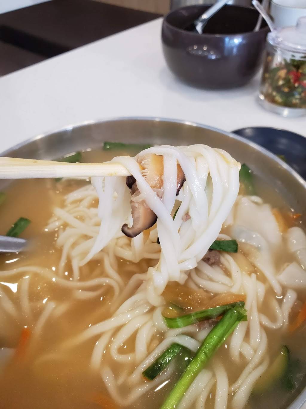 명동교자칼국수 MyeongdongGyoza Kalguksu | restaurant | 7117 Bathurst St #106, Thornhill, ON L4J 2J6, Canada | 9055973911 OR +1 905-597-3911