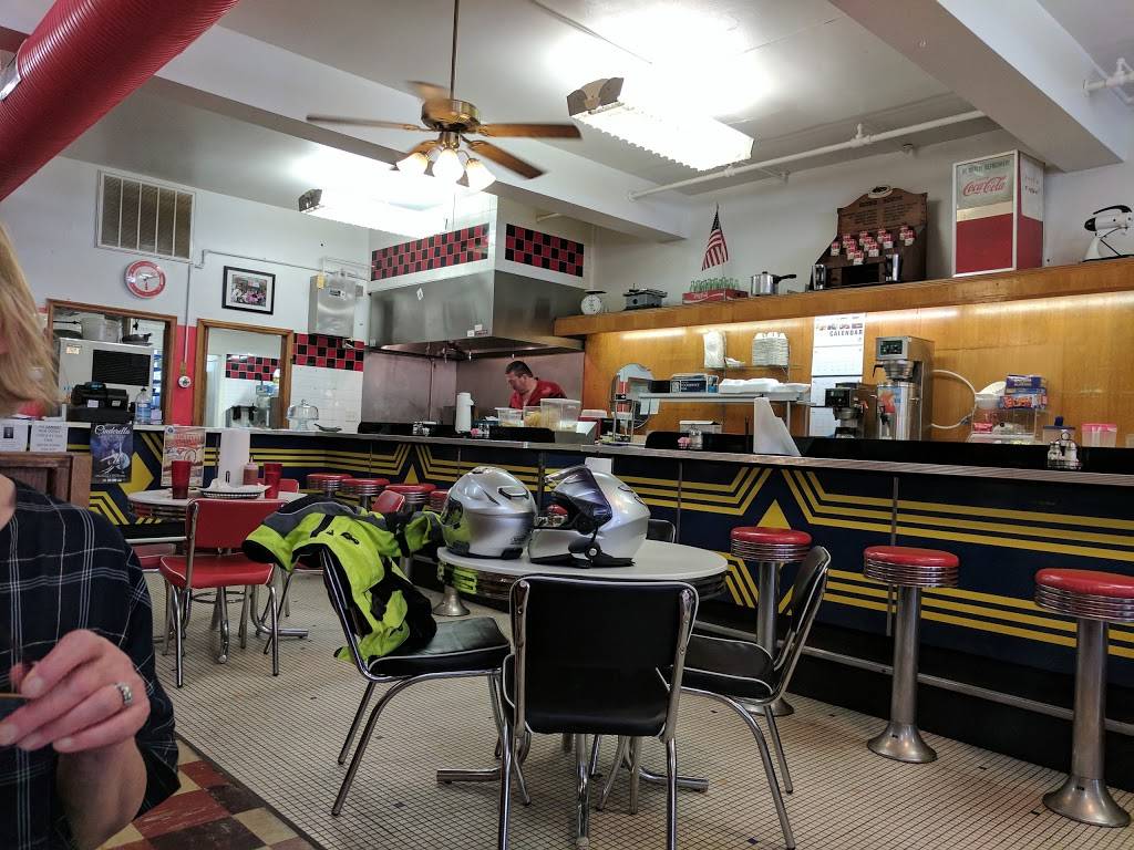 Buchanan Fountain and Grille | restaurant | 19771 Main St, Buchanan, VA 24066, USA | 5402668803 OR +1 540-266-8803