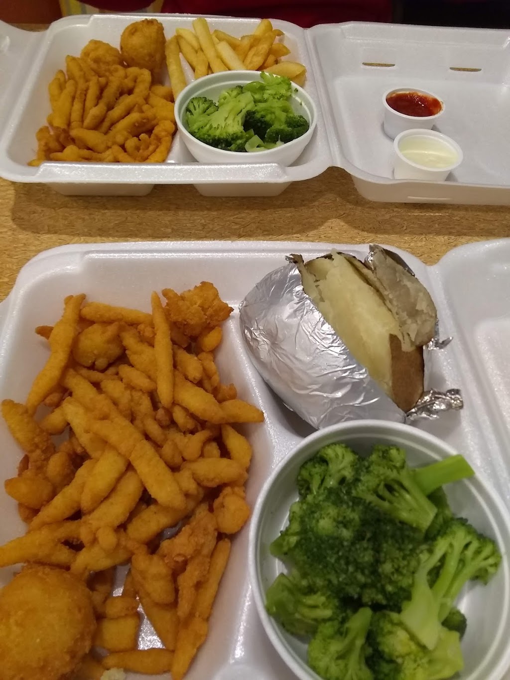 Captain Ds | restaurant | 19 Miracle Strip Pkwy SW, Fort Walton Beach, FL 32548, USA | 8502443656 OR +1 850-244-3656