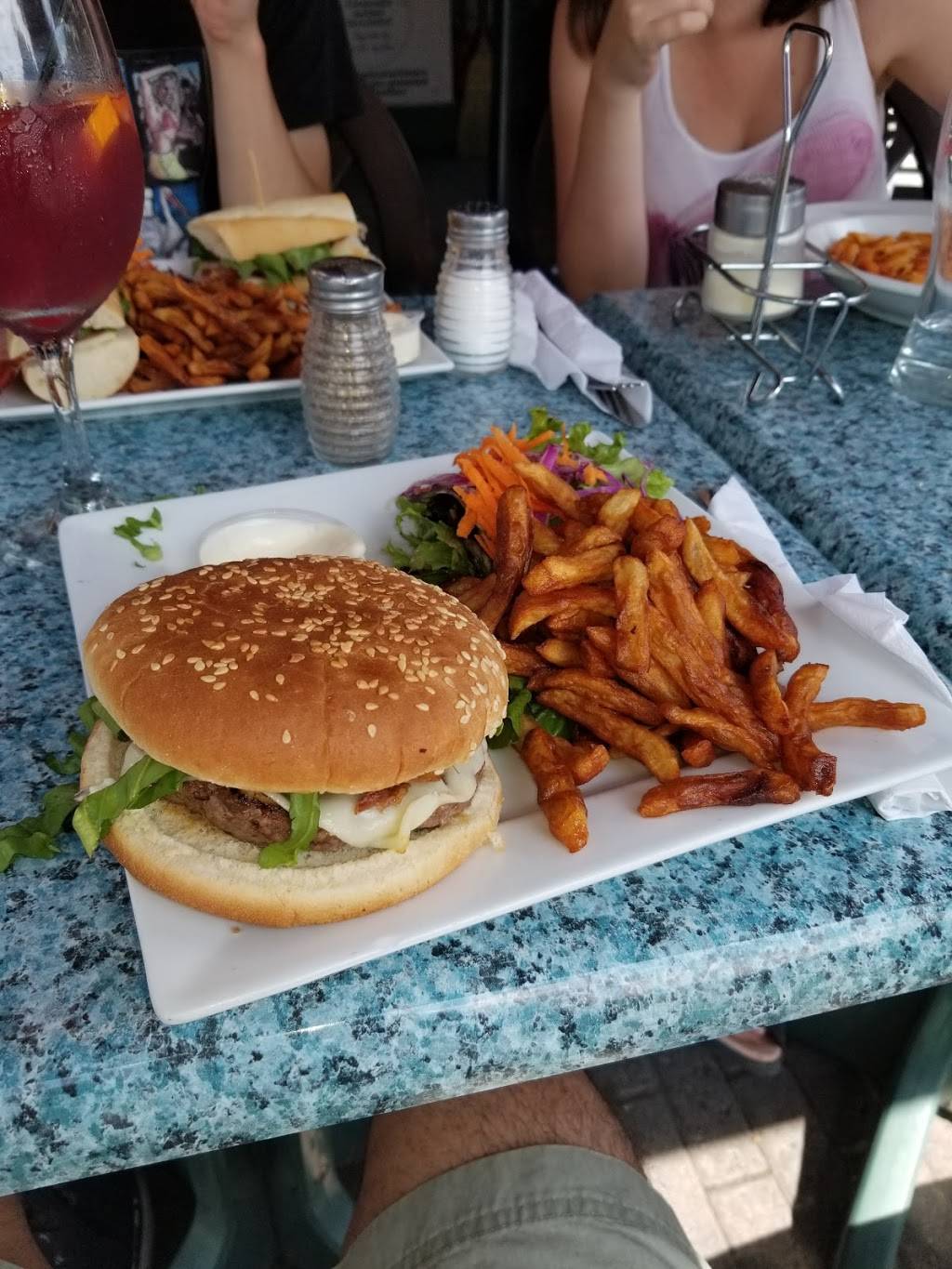 Impressions Cafe Restaurant | restaurant | 895 Rue Saint François Xavier, Terrebonne, QC J6W 1H1, Canada | 4504924774 OR +1 450-492-4774