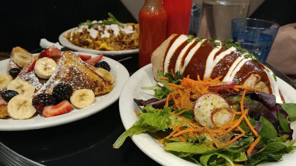 Champs Diner | restaurant | 197 Meserole St, Brooklyn, NY 11206, USA | 7185992743 OR +1 718-599-2743