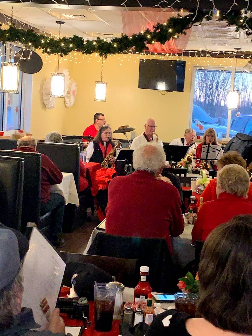 Egg Yolk Cafe | restaurant | 2601 Monroe Rd, De Pere, WI 54115, USA | 9206326117 OR +1 920-632-6117