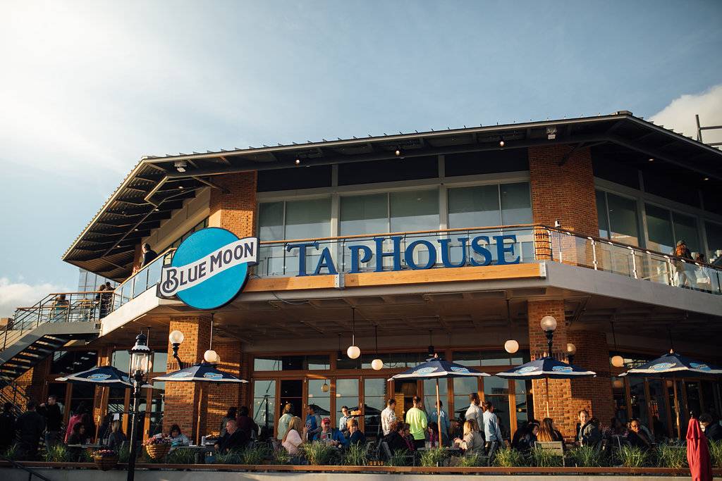 Blue Moon Taphouse | restaurant | 333 Waterside Dr #108, Norfolk, VA 23510, USA | 7574267433 OR +1 757-426-7433