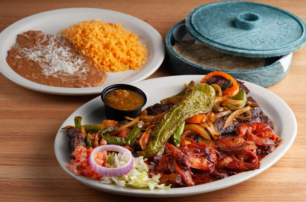 El Beso Mexican Restaurante & Cantina - Milwaukee | restaurant | 909 W Layton Ave, Milwaukee, WI 53221, USA | 4144553534 OR +1 414-455-3534