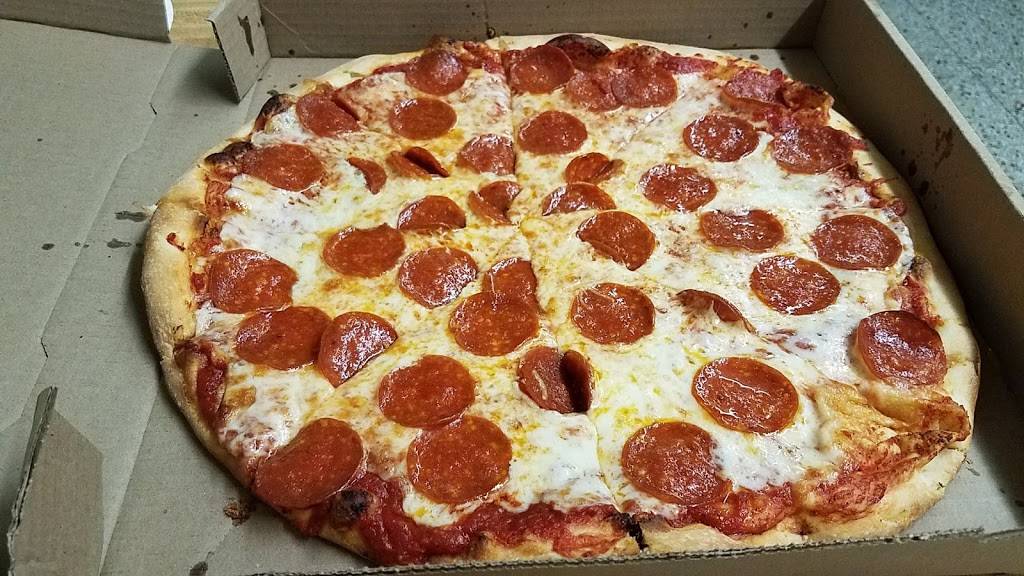 Ginos Pizza | restaurant | 2748, 1556 Wealthy St SE, Grand Rapids, MI 49506, USA | 6164586522 OR +1 616-458-6522