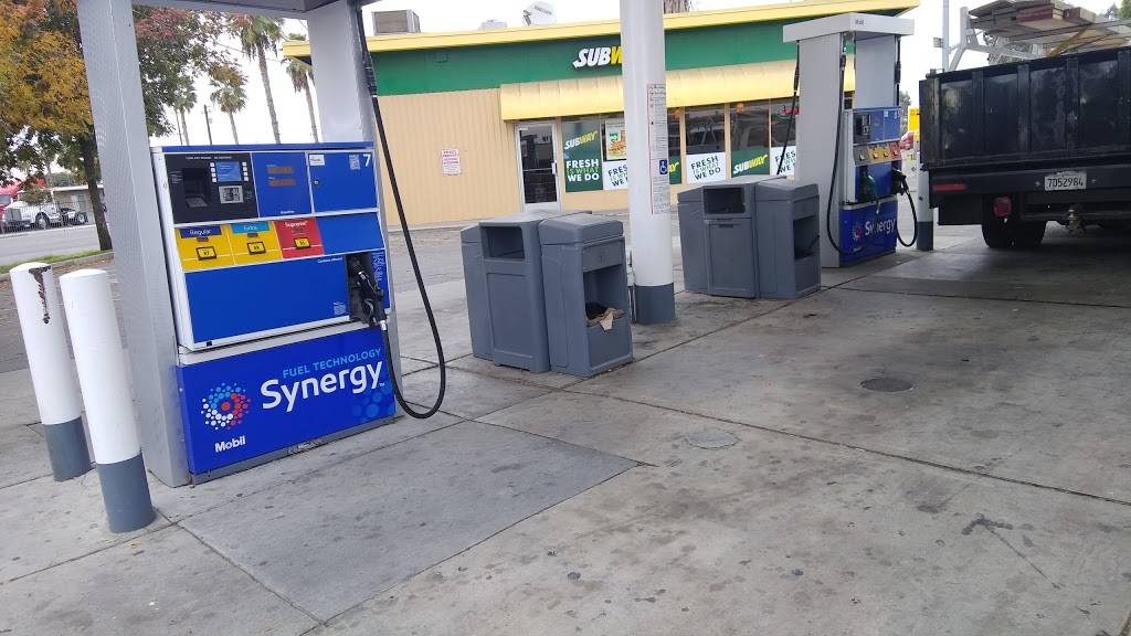 Subway | restaurant | 2619 S E St, Fresno, CA 93706, USA | 5592331996 OR +1 559-233-1996