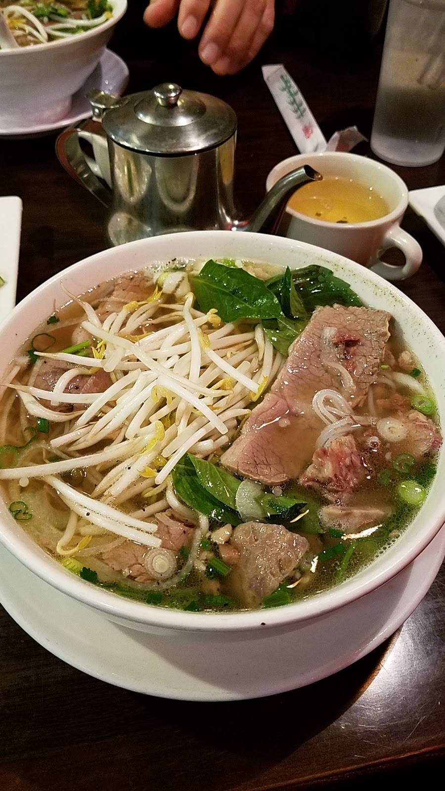 Phở All Seasons | restaurant | 1311 E Euclid Ave, Des Moines, IA 50316, USA | 5153301840 OR +1 515-330-1840