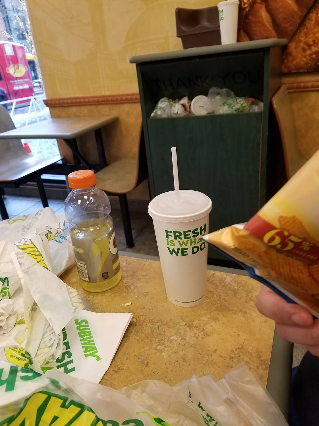 Subway | meal takeaway | 409 16th St Mall, Denver, CO 80202, USA | 3039961178 OR +1 303-996-1178