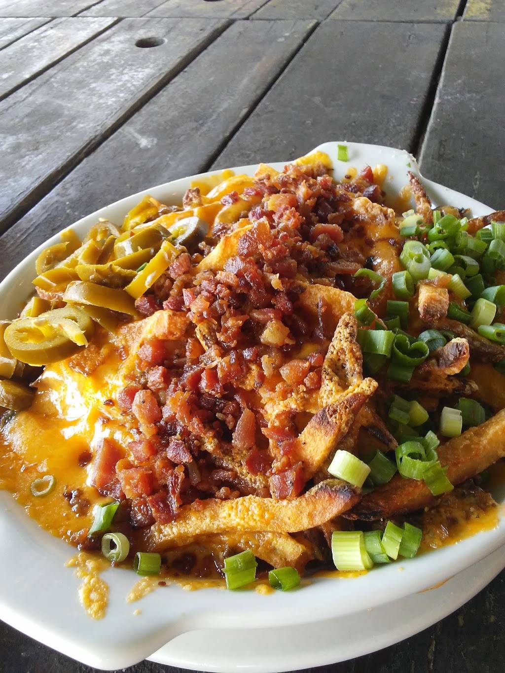 Snuffers Restaurant & Bar | restaurant | 2901 Village Dr, Rockwall, TX 75087, USA | 9727229811 OR +1 972-722-9811