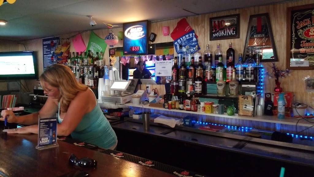 Whiskey Creek | restaurant | 16858 US-67, Jerseyville, IL 62052, USA | 6188855300 OR +1 618-885-5300