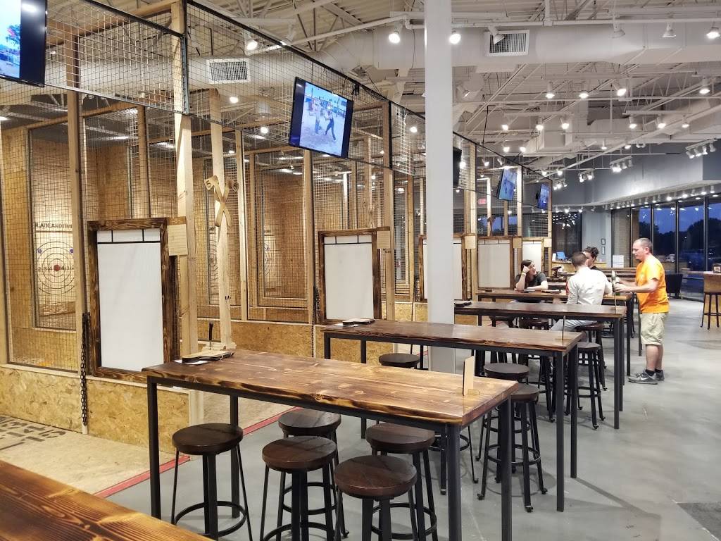Blade & Timber Axe Throwing - KC | Town Center | restaurant | 5203 W 117th St, Leawood, KS 66211, USA | 9132055421 OR +1 913-205-5421