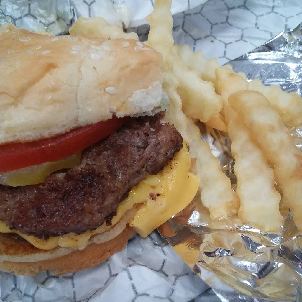 Braums Ice Cream & Burger Restaurant | restaurant | 410 W 3rd St, Grove, OK 74344, USA | 9187861037 OR +1 918-786-1037