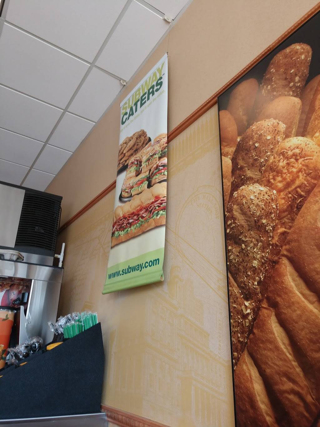 Subway | restaurant | 9290 Lee Rd, Brighton, MI 48116, USA | 8102253105 OR +1 810-225-3105