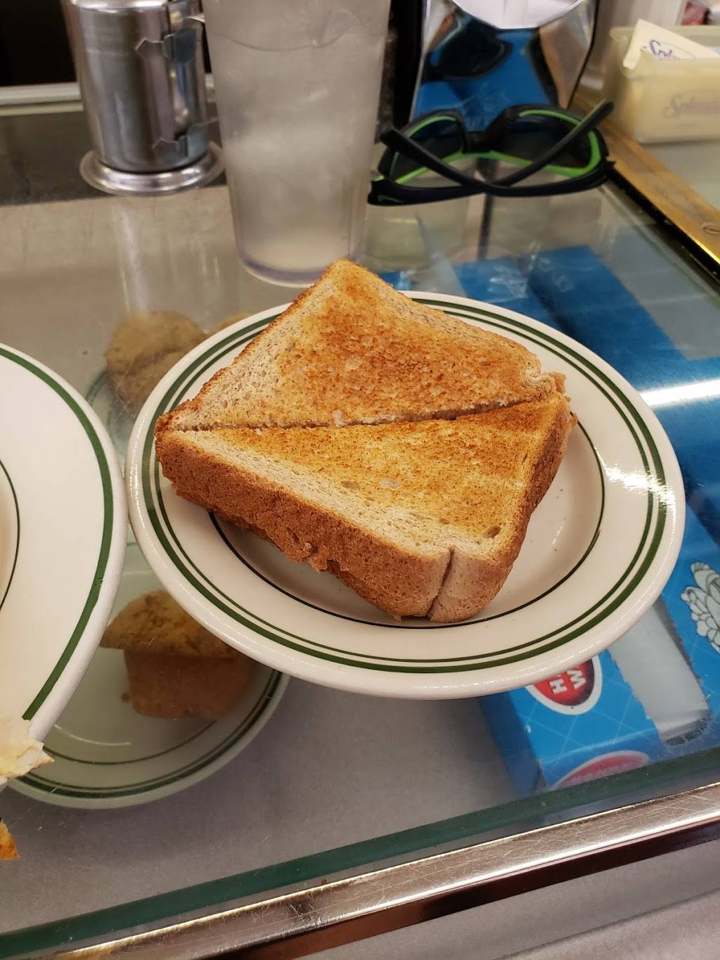 Capitol Diner | restaurant | 431 Union St, Lynn, MA 01901, USA | 7815959314 OR +1 781-595-9314