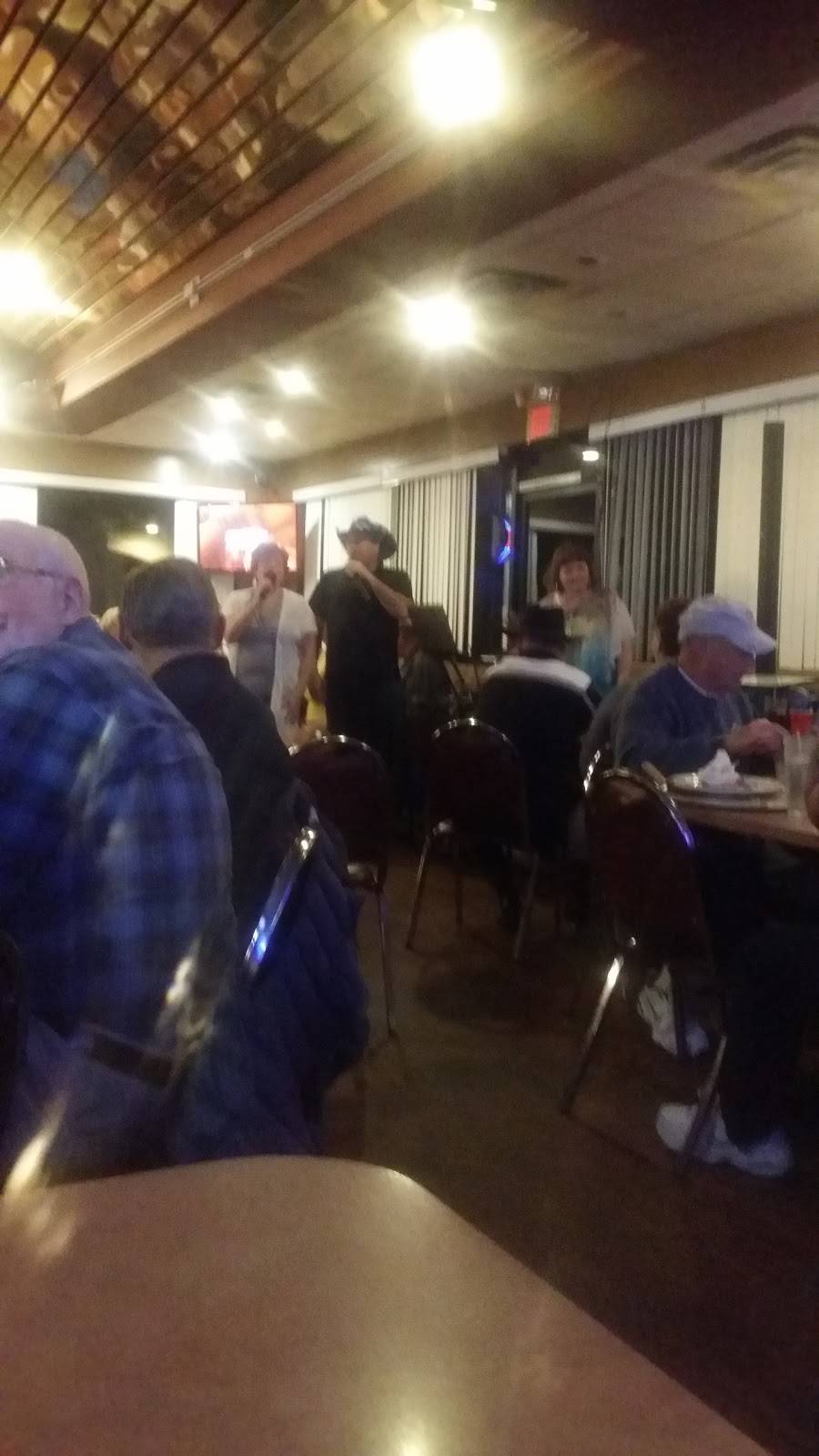 Fat Willys Family Sports Grill | restaurant | 2250 S Buttercup, Mesa, AZ 85209, USA | 4803540202 OR +1 480-354-0202