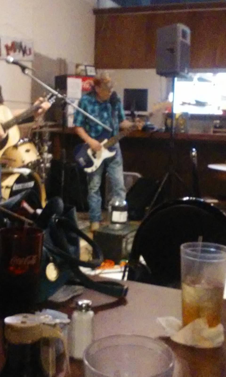 Bonnies Lunch Box | restaurant | 210 N Main St, Winnsboro, TX 75494, USA | 9033476075 OR +1 903-347-6075