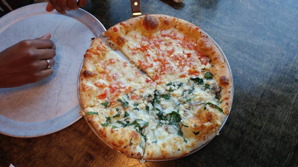 Amici Conyers | restaurant | 1805 Parker Rd SE, Conyers, GA 30094, USA | 6788902005 OR +1 678-890-2005