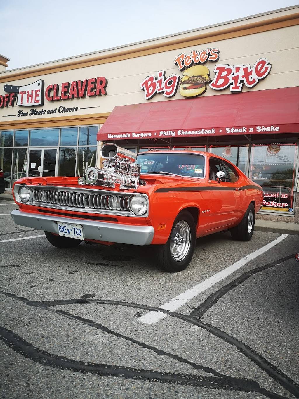 Petes Big Bite Burgers | restaurant | 817 Dundas St W, Whitby, ON L1N 2N5, Canada | 9056688566 OR +1 905-668-8566