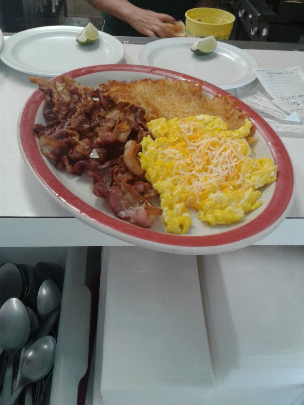 Sammys & Martinas Restaurant | restaurant | 2761 W Ave L, Lancaster, CA 93536, USA | 6617228457 OR +1 661-722-8457