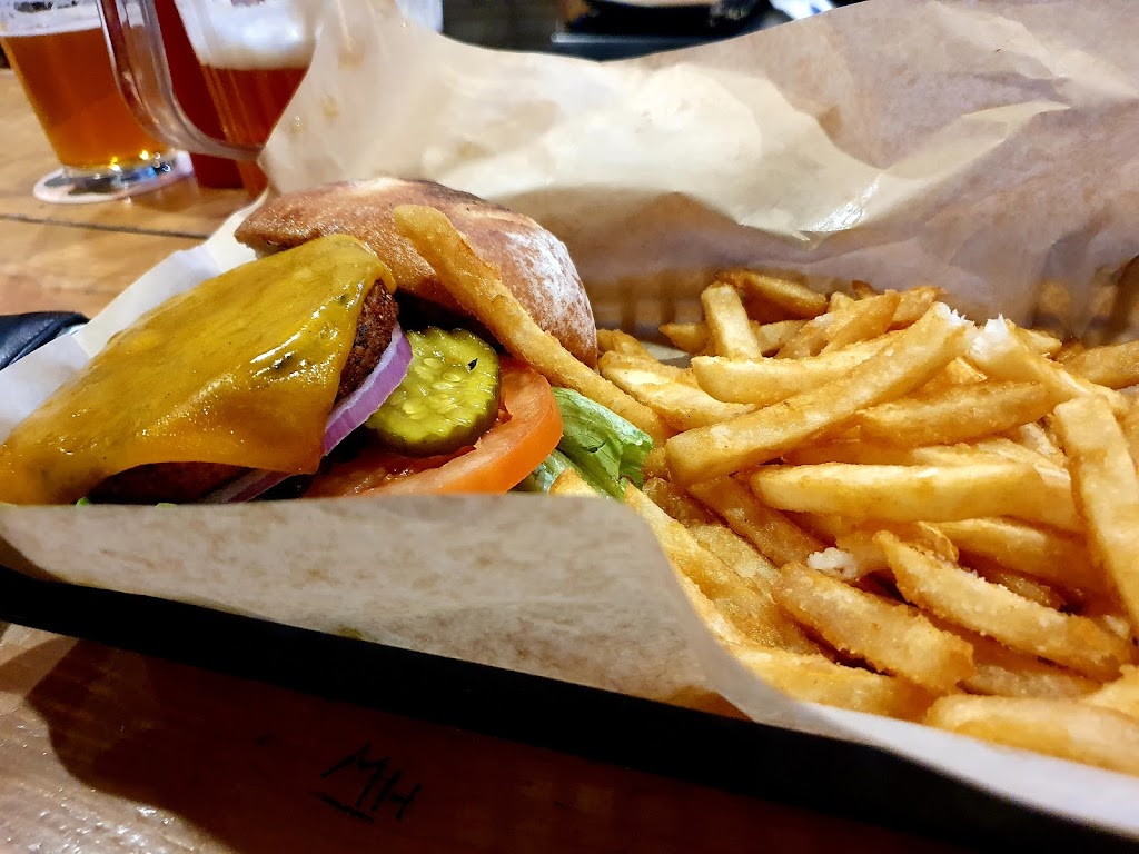 Liberty Sports Bar and Grill | restaurant | 3399 Main St, Mammoth Lakes, CA 93546, USA | 7609650514 OR +1 760-965-0514