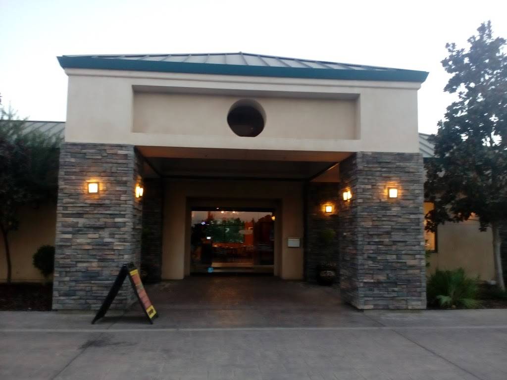 The Final Round Bar & Grill | restaurant | 19 Clubhouse Dr, Chowchilla, CA 93610, USA | 5597447000 OR +1 559-744-7000