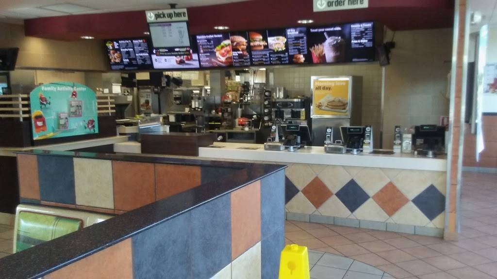 McDonalds | cafe | 1612 Delaware Ave, Fort Pierce, FL 34950, USA | 7724618060 OR +1 772-461-8060