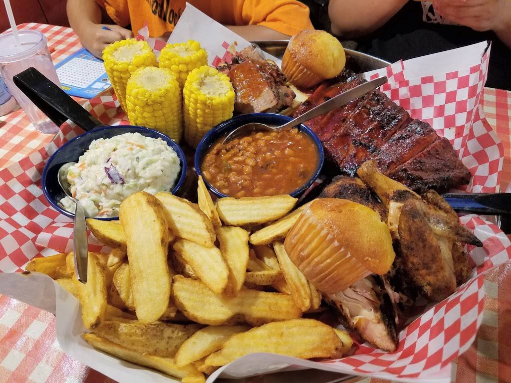 Famous Daves Bar-B-Que | restaurant | 1631 W Lake St, Addison, IL 60101, USA | 6302610100 OR +1 630-261-0100