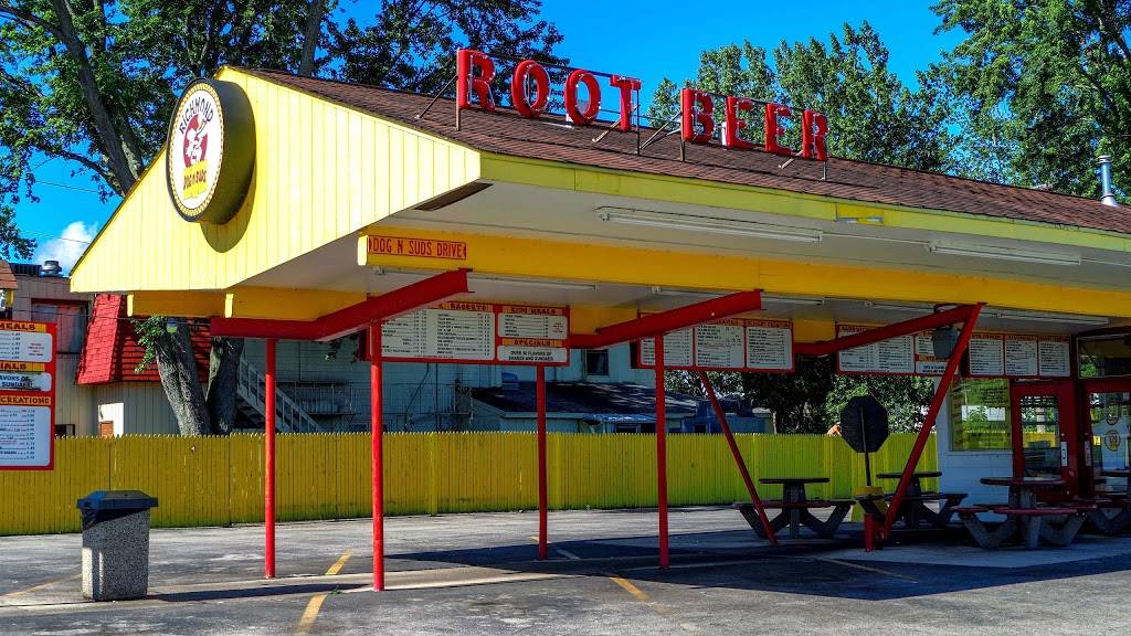 Richmond Dog N Suds | meal takeaway | 11015 US-12, Richmond, IL 60071, USA | 8156787011 OR +1 815-678-7011