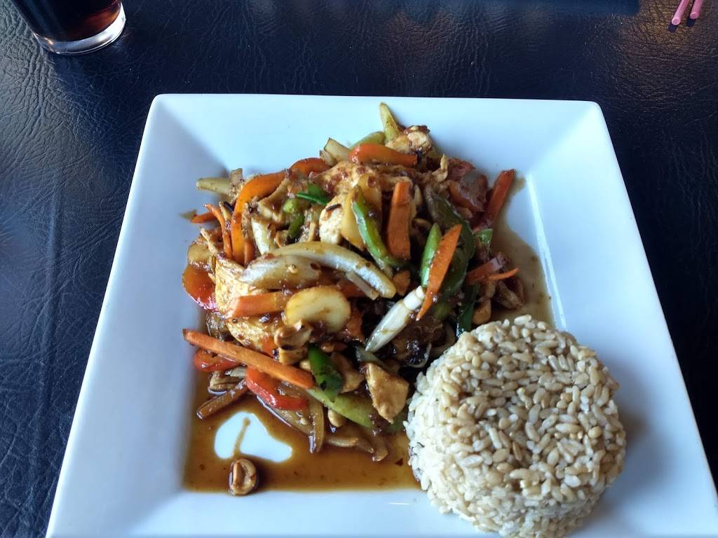 Linas Thai Bistro | restaurant | 2055 Holliday Dr, Dubuque, IA 52002, USA | 5635882345 OR +1 563-588-2345