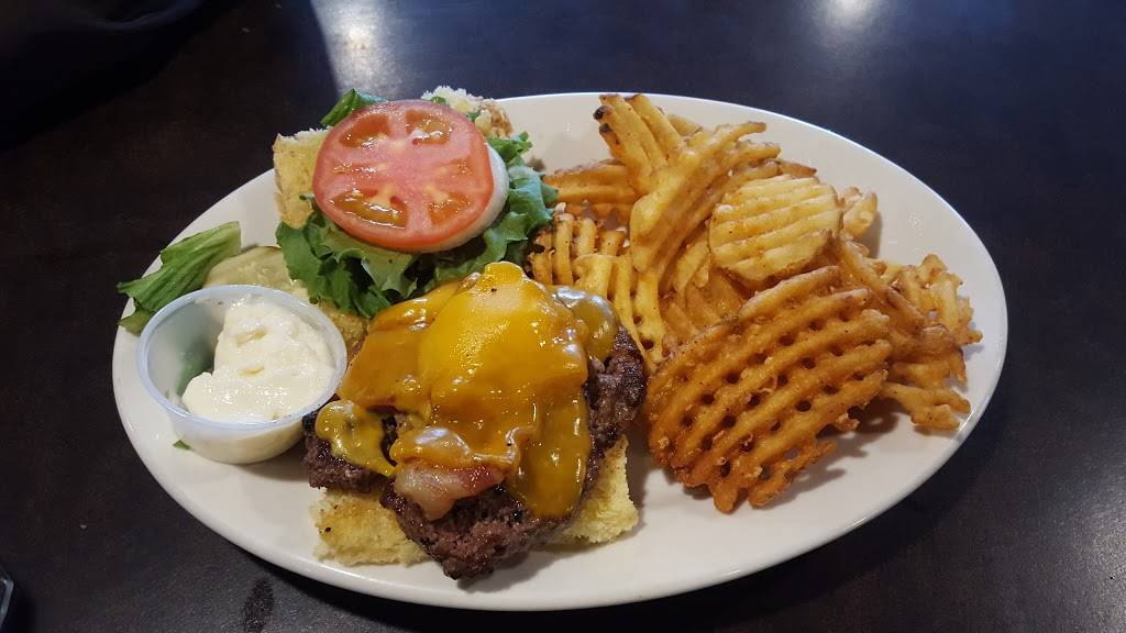 Parkside Restaurant & Bar | restaurant | 555 Davis St, Hammond, WI 54015, USA | 7157965222 OR +1 715-796-5222