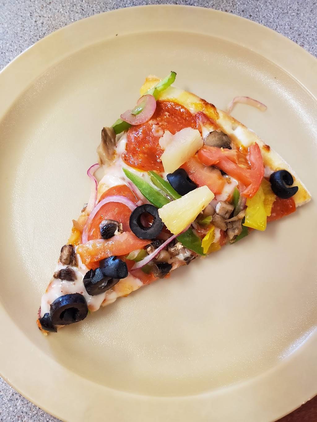 The Whistle Stop Pizzeria & More | restaurant | 303 Broad St, Baxter, TN 38544, USA | 9318583287 OR +1 931-858-3287