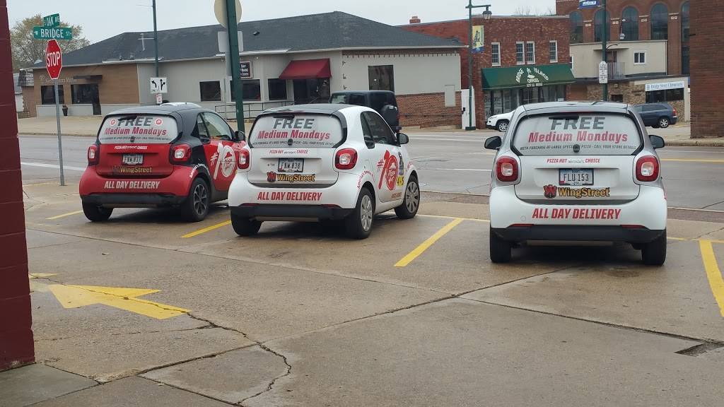 Pizza Hut | meal takeaway | 105 S Oak Ave, Owatonna, MN 55060, USA | 5074513336 OR +1 507-451-3336