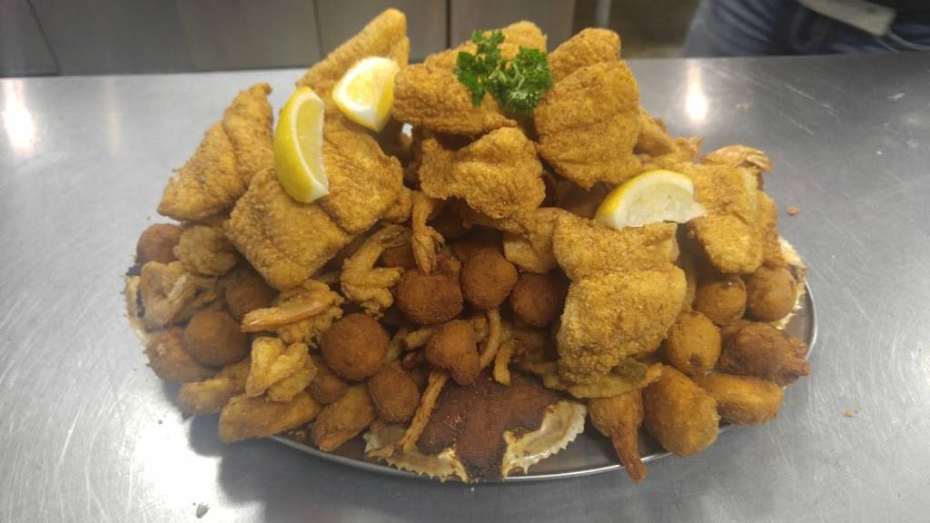 Hurricane Titas | Bar & Grill | restaurant | 222 W Bayshore Rd, Anahuac, TX 77514, USA | 4092523288 OR +1 409-252-3288