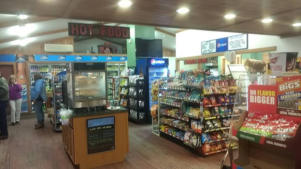 Lloyds Family Market | restaurant | 10 Gilman Falls Ave, Old Town, ME 04468, USA | 2078273701 OR +1 207-827-3701