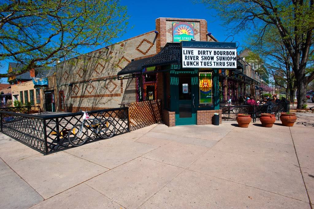 Vine Street Pub & Brewery | restaurant | 1700 Vine St, Denver, CO 80206, USA | 3033882337 OR +1 303-388-2337